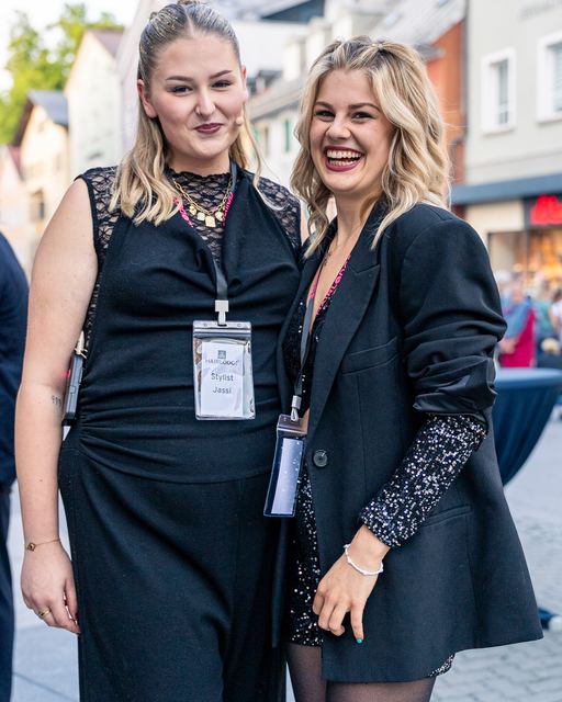Die Stylistinnen Jasmin und Verena beim Nightshopping in Kufstein